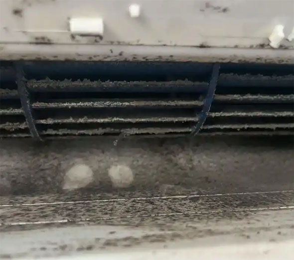 海淀空调吹的风有股烧焦味是怎么回事